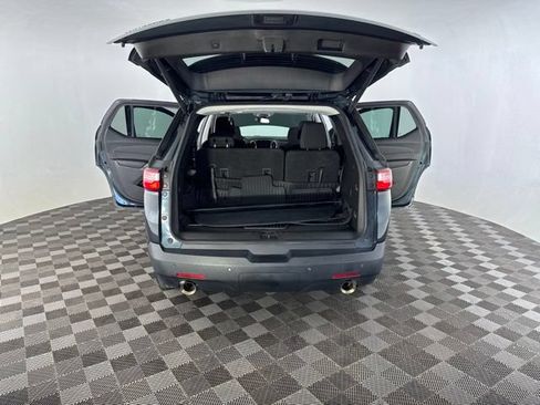 Used 2018 Chevrolet Traverse LT FWD image 15