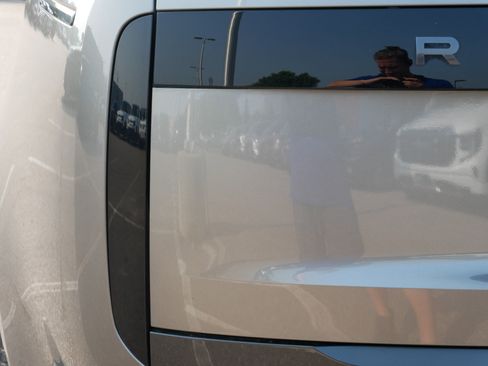 Used 2023 Land Rover Range Rover SE image 11