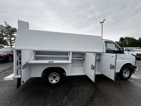 New 2025 GMC Savana 3500 1WT w/ Power Convenience Package image 3