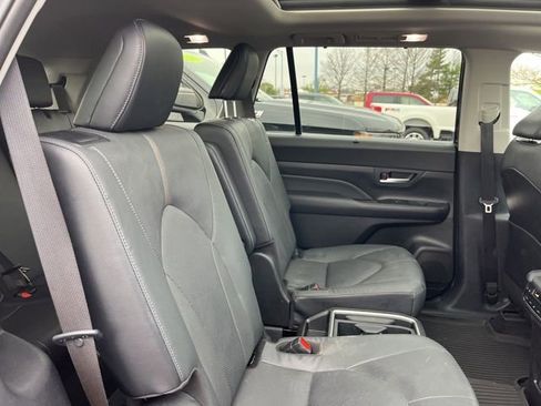 Used 2024 Toyota Grand Highlander Platinum image 26