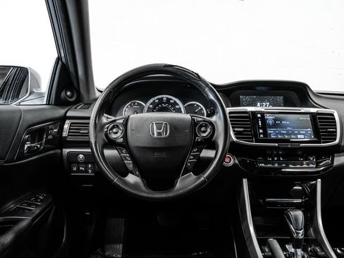 Used 2016 Honda Accord Touring image 21