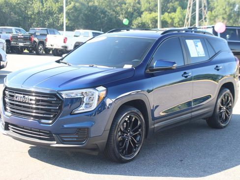 Used 2022 GMC Terrain SLE w/ Driver Convenience Package AWD/4WD image 3