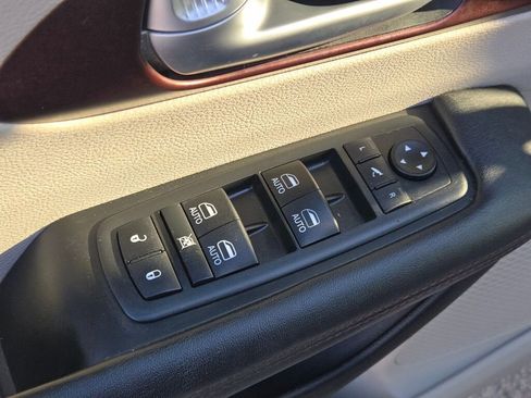 Used 2018 Chrysler Pacifica Limited w/ Tire & Wheel Group image 19