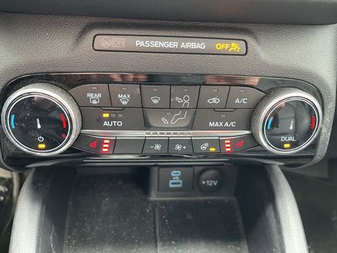 Used 2022 Ford Escape Titanium w/ Class II Trailer Tow Package image 10