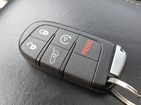 Used 2015 Jeep Grand Cherokee Overland image 39