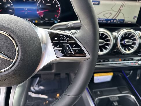 New 2025 Mercedes-Benz GLB 250 4MATIC image 22