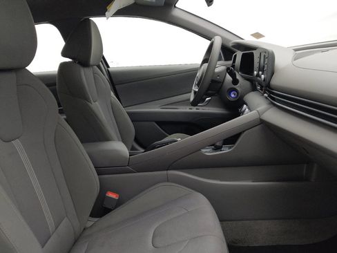 Used 2025 Hyundai Elantra SE FWD image 21