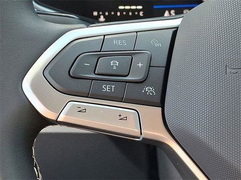 New 2025 Volkswagen Taos SE image 17