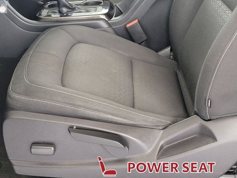 Used 2018 GMC Canyon SLE w/ SLE Convenience Package image 21