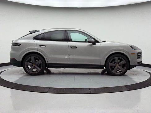 Used 2024 Porsche Cayenne Coupe image 8