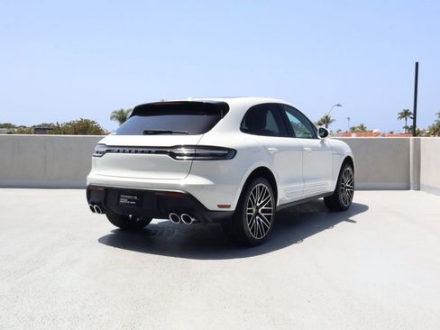 Certified 2025 Porsche Macan AWD/4WD image 9
