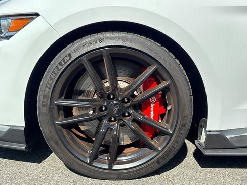 Used 2021 Ford Mustang Shelby GT500 w/ Technology Package RWD image 9