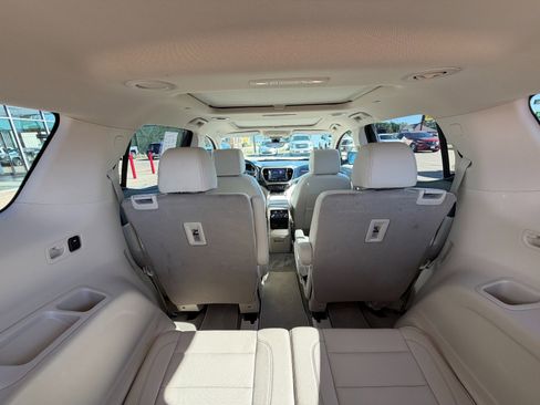 Used 2021 GMC Acadia Denali w/ Denali Technology Package FWD image 33