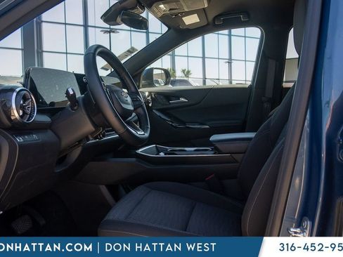 Used 2025 Chevrolet Equinox LT FWD image 3
