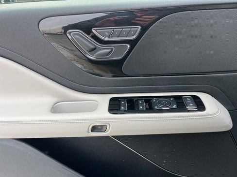 Used 2025 Lincoln Aviator AWD w/ Jet Appearance Package image 46