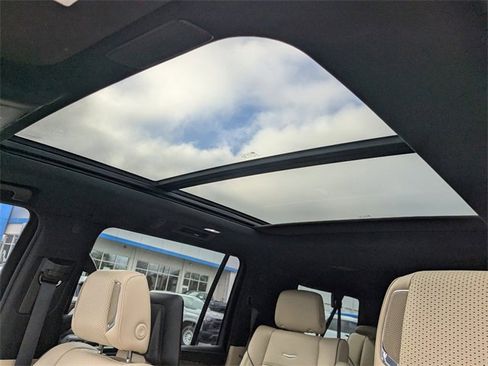 Used 2021 Cadillac Escalade ESV Premium Luxury image 21