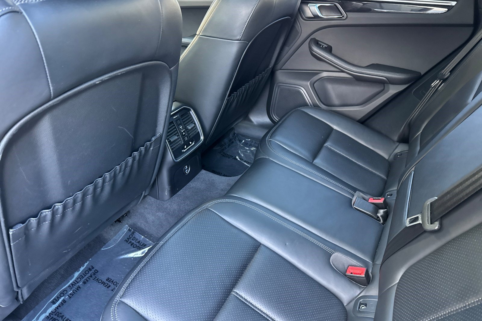 Used 2024 Porsche Macan AWD/4WD image 25