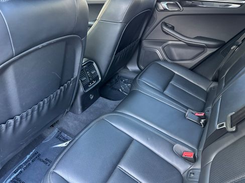 Used 2024 Porsche Macan AWD/4WD image 25
