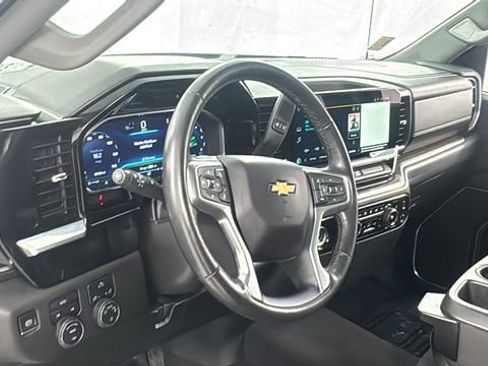Used 2022 Chevrolet Silverado 1500 LT image 32