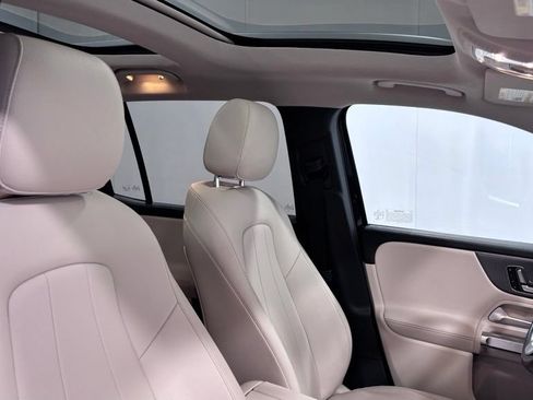 Used 2021 Mercedes-Benz GLB 250 4MATIC image 19
