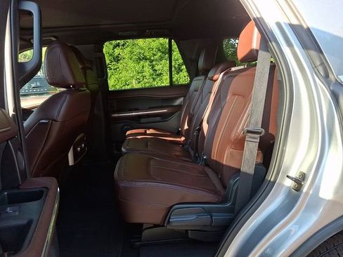 Used 2024 Ford Expedition Limited AWD/4WD image 10
