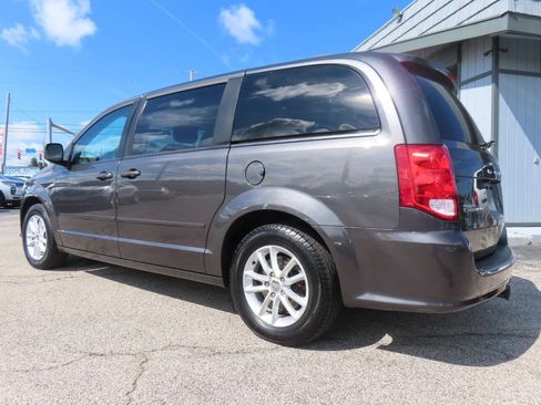 Used 2016 Dodge Grand Caravan SXT w/ Quick Order Package 29G SXT FWD image 3