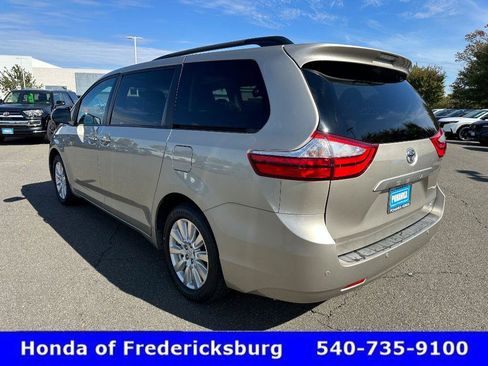 Used 2017 Toyota Sienna XLE Premium image 4