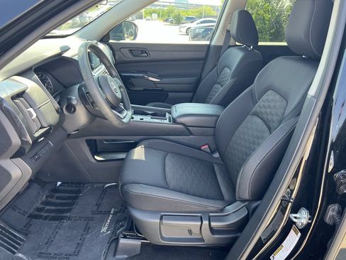 Used 2023 Nissan Pathfinder S FWD image 5