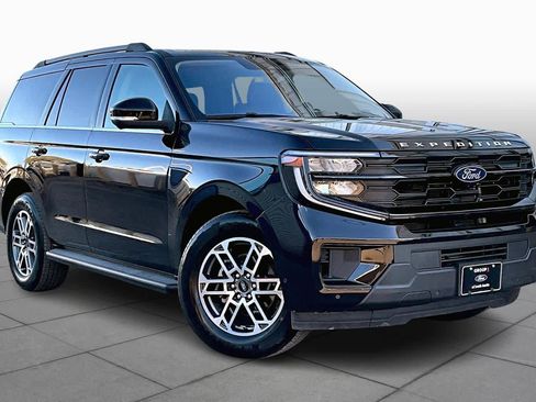 Certified 2025 Ford Expedition Active image 3