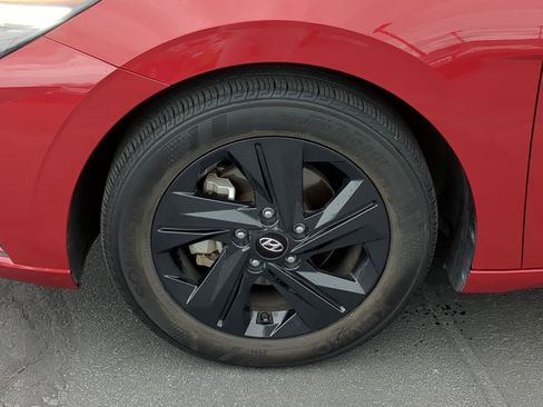 Used 2023 Hyundai Elantra SEL image 13