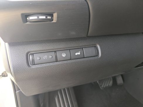 New 2026 Nissan Pathfinder SL image 15