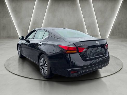 Used 2024 Nissan Altima 2.5 SV FWD image 5