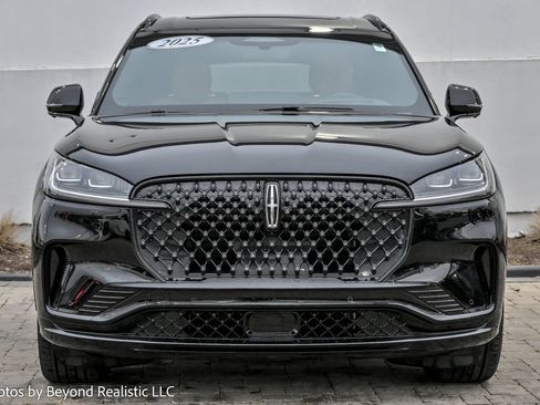 Used 2025 Lincoln Aviator Black Label w/ Jet Appearance Package image 2