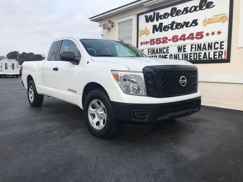 Used 2019 Nissan Titan S image 2