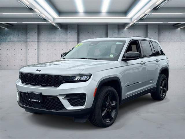 Used 2023 Jeep Grand Cherokee Altitude AWD/4WD image 1