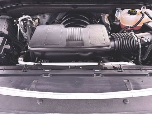 Used 2025 Chevrolet Suburban LT w/ Comfort Package image 30