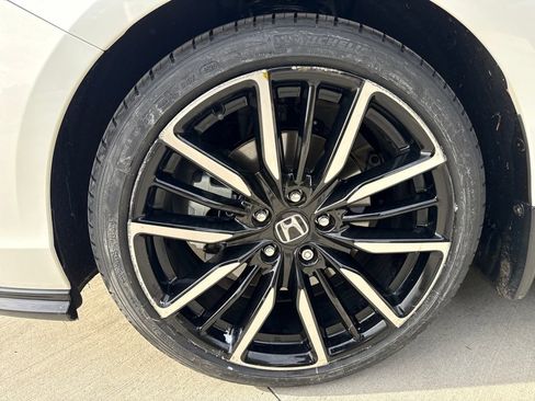 Certified 2023 Honda Accord Touring image 11