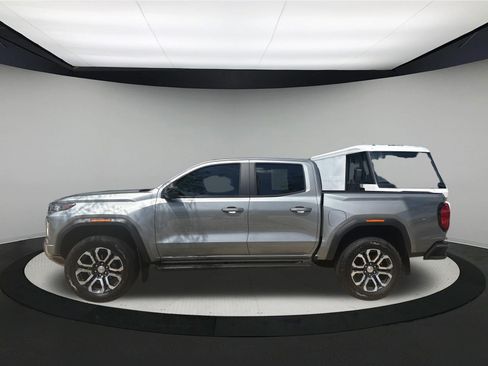 Used 2024 GMC Canyon AT4 w/ AT4 Premium Package AWD/4WD image 4
