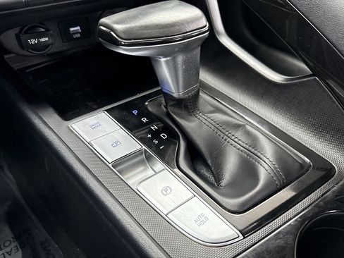 Used 2022 Hyundai Elantra Limited w/ Preferred Accessory Package image 23