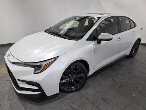 Used 2024 Toyota Corolla SE image 1