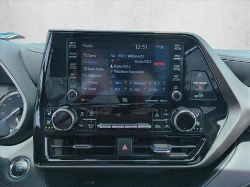 Used 2022 Toyota Highlander Limited FWD image 15