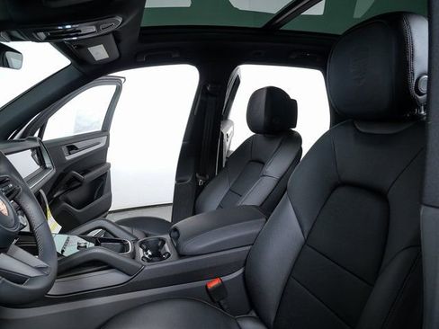 New 2026 Porsche Cayenne AWD image 5