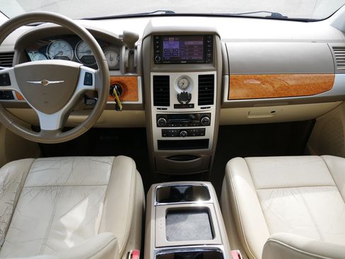 Used 2010 Chrysler Town & Country Limited FWD image 10