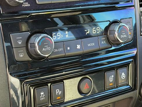 Used 2023 Nissan Titan PRO-4X w/ Pro-4x Convenience Package image 25