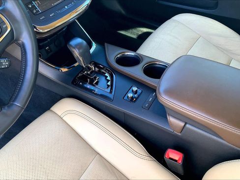 Used 2013 Toyota Avalon Limited image 17