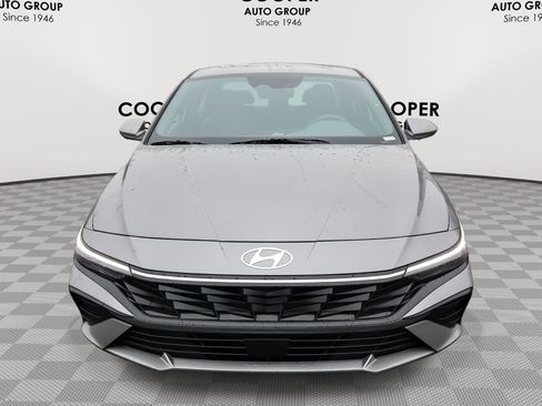 Certified 2025 Hyundai Elantra SEL image 2