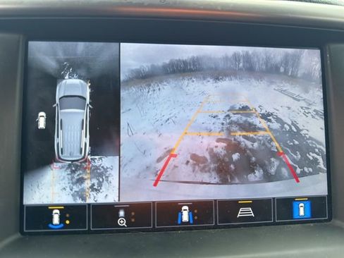 Used 2021 GMC Acadia AT4 w/ Technology Package image 15