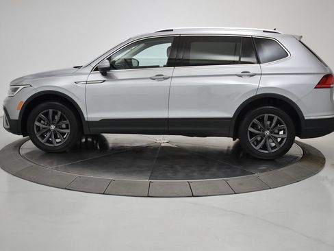Used 2022 Volkswagen Tiguan SE AWD/4WD image 17