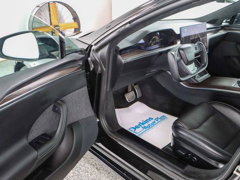 Used 2021 Tesla Model S Plaid image 3