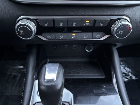 Used 2024 Nissan Altima 2.5 SV w/ SV Premium Package image 19